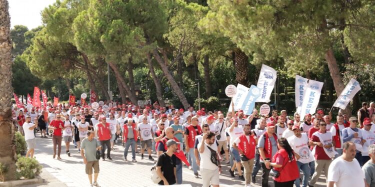 KESK’ten işten atılan işçilere ziyaret