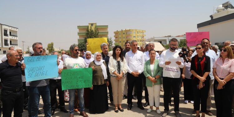 Qoser’de elektrik ve su kesinlerine karşı ses yükseltme çağrısı