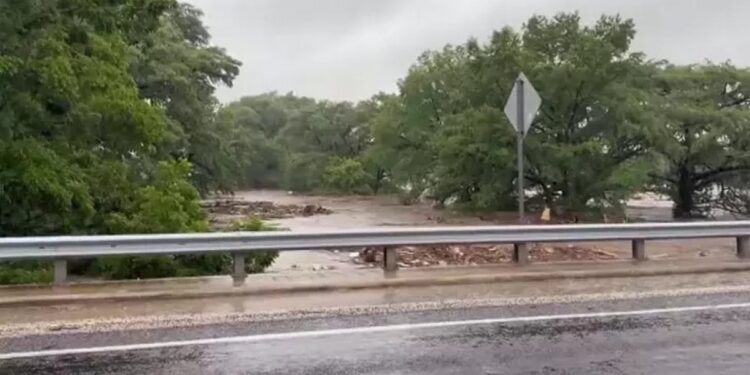ABD’de sel: 43 ölü, 20 çocuk kayıp