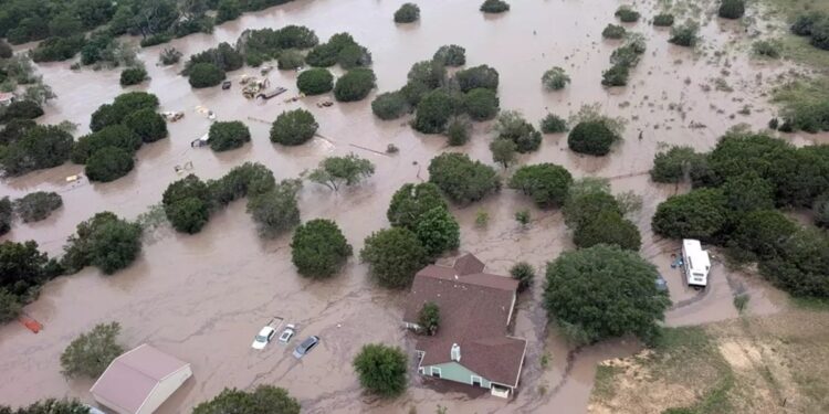 Teksas’ta selde hayatını kaybedenlerin sayısı 111’e çıktı