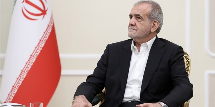 İran medyası: Pezeşkiyan İsrail saldırısında yaralandı