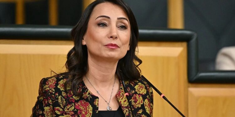 Tülay Hatimoğulları’ndan Hatay’daki yangın için çağrı: Halk, kaderine terk edilmesin