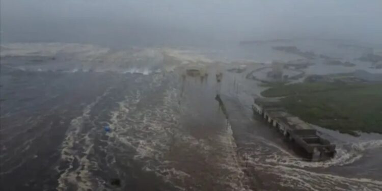 Tsunami dalgaları Rusya, Japonya ve ABD kıyılarına ulaştı