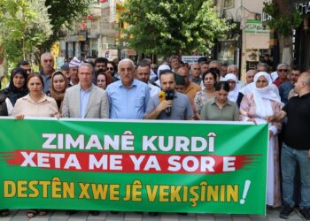 Kürtçe müzik dinleyen ailenin darp edilmesi protesto edildi