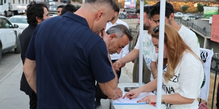 Şirnex’ta ağaç kesimine karşı imza kampanyası başlatıldı