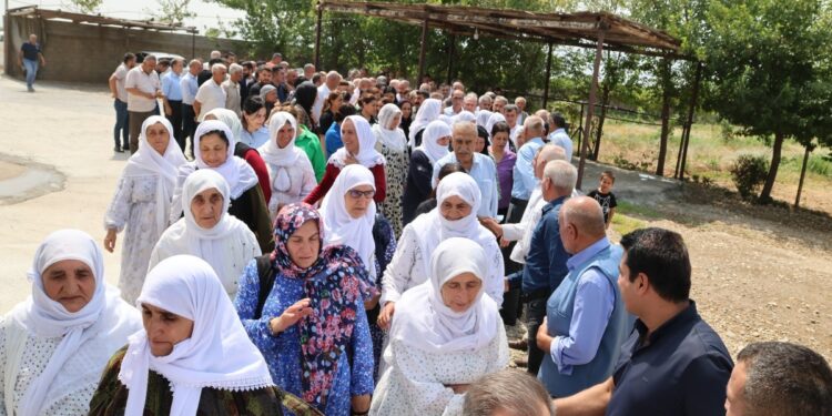 Fırat Bayrak’ın taziyesine kitlesel ziyaret