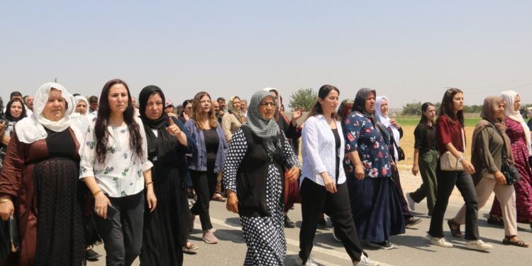 Berivan Demir’in taziyesine kitlesel ziyaret