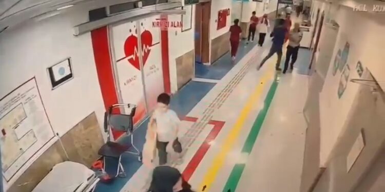 Riha’da hastanede şiddet: Güvenlik görevlisi ve bir doktor yaralandı