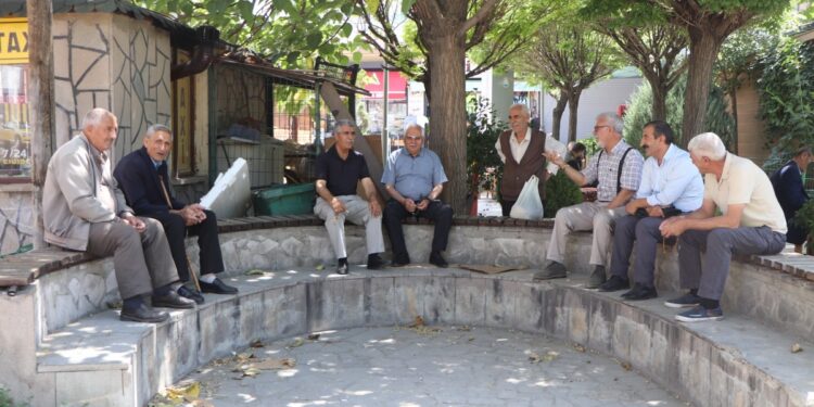 Emekliler düşük zamma tepkili: Yapılan zulümdür