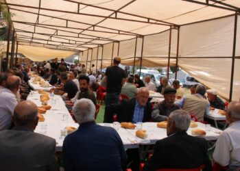 Wan’da kurulan taziyelere kitlesel ziyaret