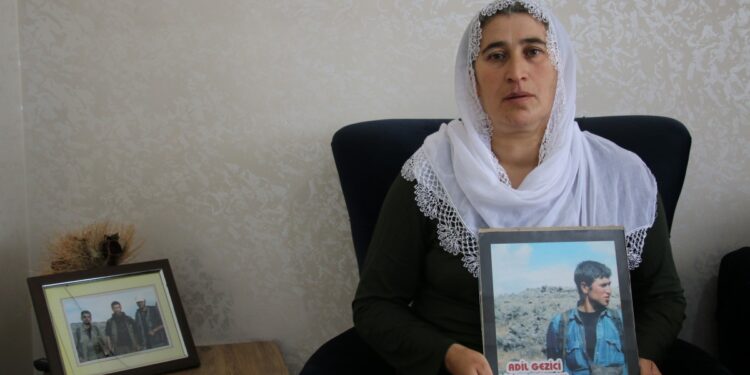 ‘Türk ve Kürt anneleri barış için bir araya gelmeli’