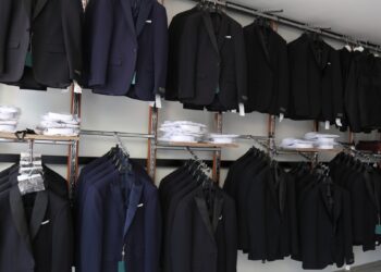 Ekonomik krizin etkisi: Wan’da artık kıyafetler kiralanıyor