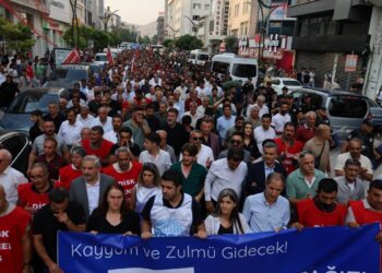 İşten çıkarılan 223 emekçi için Wan’da kitlesel yürüyüş