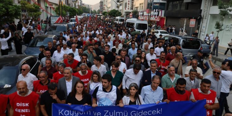 İşten çıkarılan 223 emekçi için Wan’da kitlesel yürüyüş