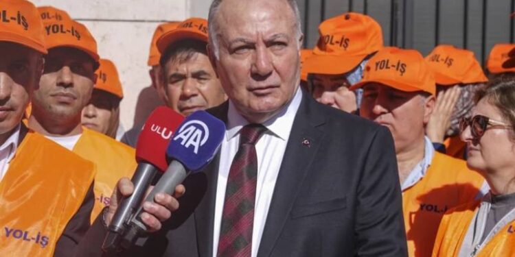 "500'e yakın kuruma grev kararı asılacak"