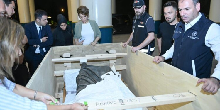 65 Yıldan Sonra Amerika'dan Geldi, Burdur Ayağa Kalktı! Herkes Görmek İçin Sabırsızlanıyor