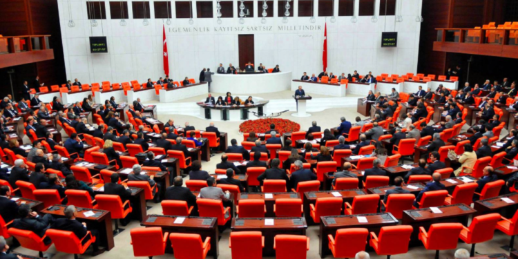 AKP'nin Meclis komisyonu üyeleri belli oldu