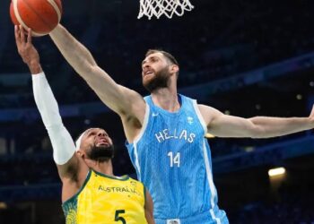 Anadolu Efes, Georgios Papagiannis'i Renklerine Bağladı