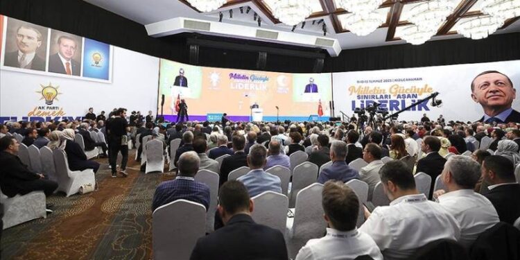 "Asgari ücrette 13 yılda yüzde 253 reel artış yaptık, emeklilerimizin refahını artırdık"