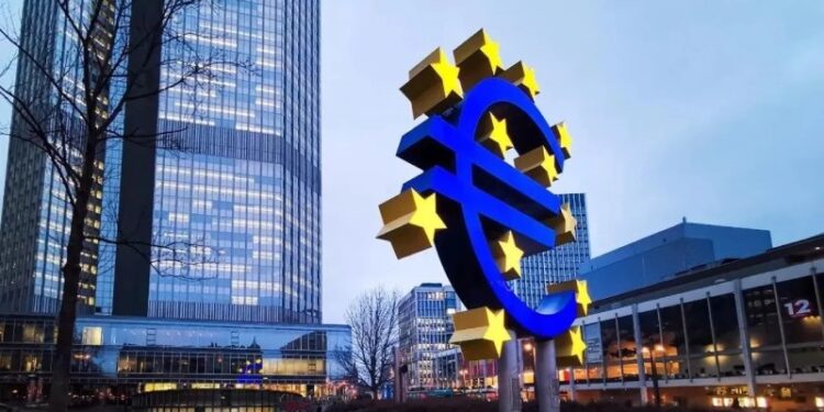 Avrupa Merkez Bankası Euro'nun hızlı değer kazanmasından endişeli olduğunu belirtti