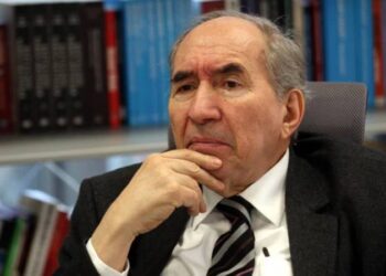 Bahçeli ile Hikmet Çetin el ele yürüdü