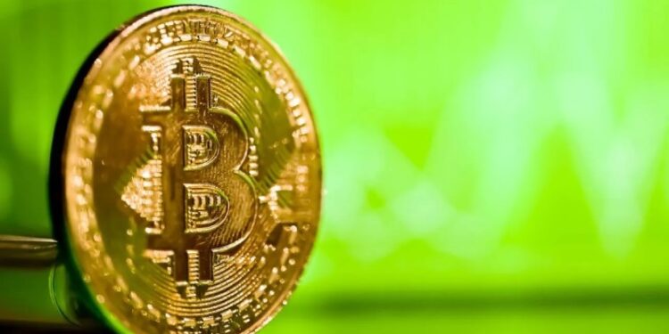 Bitcoin fiyatı artan risk iştahı ve kurumsal talep neticesinde rekor tazeledi
