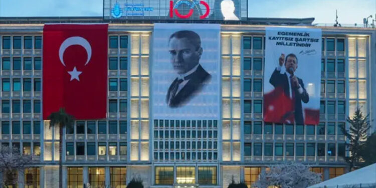 Bloomberg, CHP'li belediye operasyonlarına işaret etti: Türkiye'nin risk algısı yükseldi