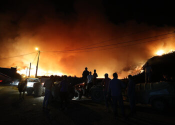 Bursa'da Gürsu ve Kestel arasındaki ormanlık alanda çıkan yangına müdahale ediliyor; tahliyeler başladı!