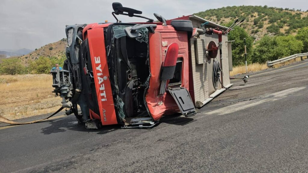 Bursa'nın Ardından Şimdi de Diyarbakır... İtfaiye Aracı Devrildi! 1'i Ağır, 3 Yaralı