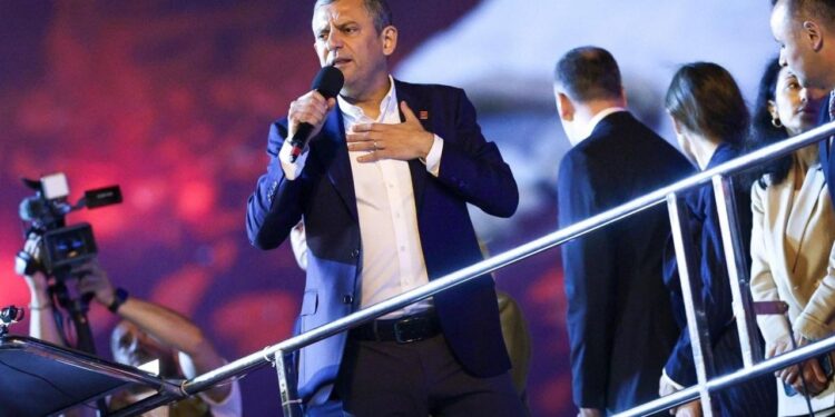 CHP Lideri Özgür Özel'den Amasya'da Erken Seçim Çağrısı