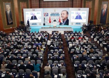 CHP için hazırlanan materyaller sığ ve basit bulunmuş; "Yanlıştan döndürecek kadrolar kalmadı’" eleştirisi yapılmış