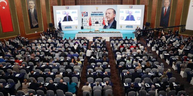 CHP için hazırlanan materyaller sığ ve basit bulunmuş; "Yanlıştan döndürecek kadrolar kalmadı’" eleştirisi yapılmış