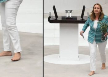 CHP'li Dinçer "zeytinlik yasası"nı protesto etmek için kürsüye çıplak ayakla çıktı