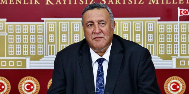 CHP'li Gürer Vahim Tabloyu İşaret Etti! 'Giyim Sektöründe 145 Bin Kişi İşinden Oldu'