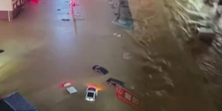 Çin’de Sel Felaketi: 18 Bin Kişi Tahliye Edildi, Can Kaybı Artıyor