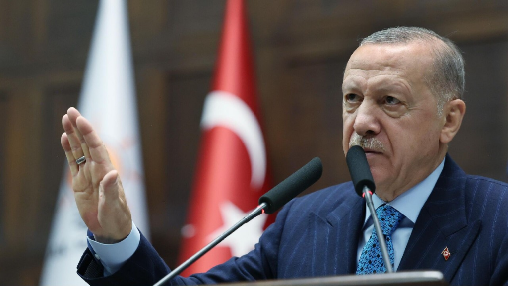 Cumhurbaşkanı Erdoğan'dan Özgür Özel'e LeMan Dergisi Tepkisi