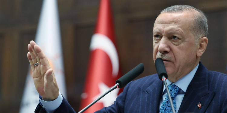 Cumhurbaşkanı Erdoğan'dan Özgür Özel'e LeMan Dergisi Tepkisi