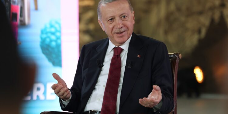 Cumhurbaşkanı Erdoğan'dan 'Tütünle Mücadele' Mesajı: 'Gençlerin Zehirlenmesine Müsaade Etmeyeceğiz'