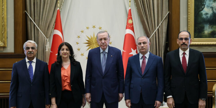 DEM Parti: “İmralı heyetimiz, Cumhurbaşkanı Erdoğan’a sürecin geldiği aşama ve yapılacaklar konusunda görüşlerini aktardı”