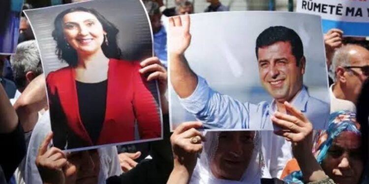 DEM Parti: Mahkeme açıkça suç işliyor