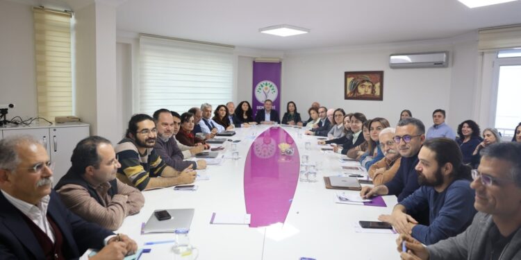 DEM Parti tarihi tören gündemiyle toplandı