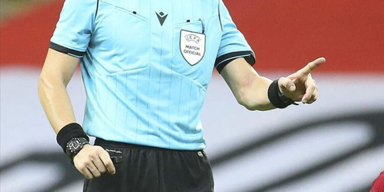 Dev Eşleşmede Hakemler Belli Oldu: Fenerbahçe - Feyenoord Maçlarını Nyberg ve Kovacs Yönetecek