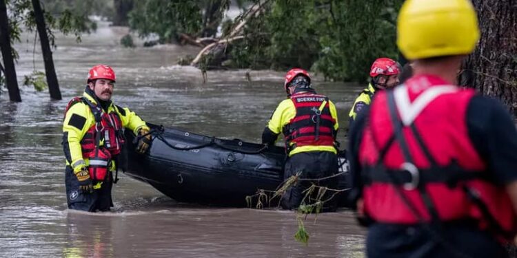 Embrace Relief, Teksas’taki sel felaketi için kolları sıvadı