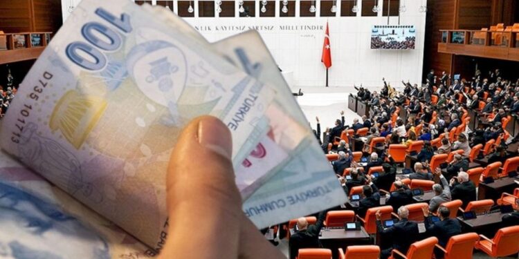 En Düşük Emekli Aylığı Arttı: Kanun Teklifi Meclis'ten Geçti