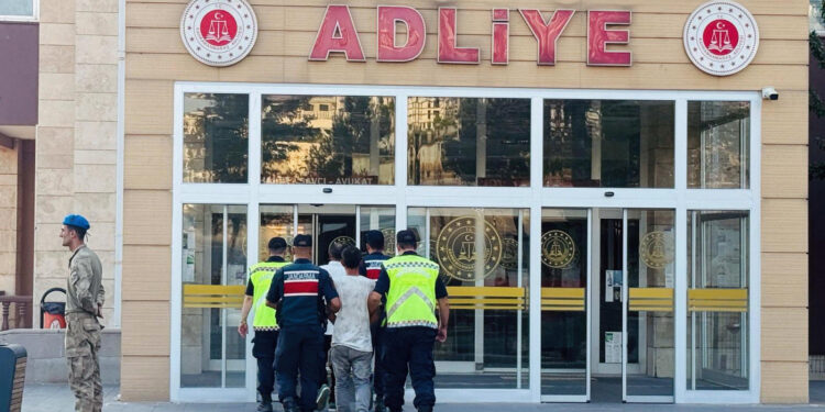 Eniştesini öldüren şüpheli, mısır tarlasında yakalandı