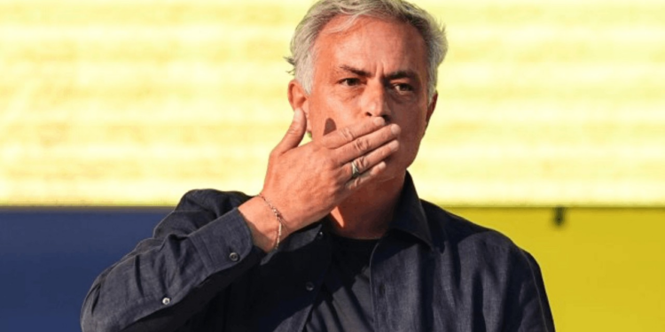 Fenerbahçe'de Mourinho'nun 'Gözbebeği'nde İşlem Tamam: Feyenoord Maçında Sahada Olacak
