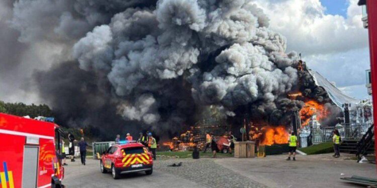 Festivale Günler Kala Korkunç Yangın! Tomorrowland Sahnesi Küle Döndü