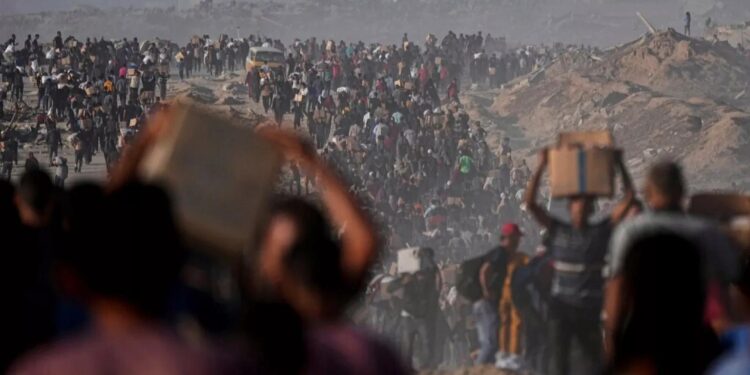 Gazze’ye yardım dağıtan vakfın güvenlik görevlisi BBC’ye konuştu: “Yardımı yavaş alıyorlar diye kadınlar ve çocuklar makineli tüfekle tarandı”
