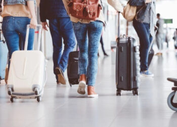 Gençler, Türkiye’de kalmalı mı, gitmeli miyim diye soruyor