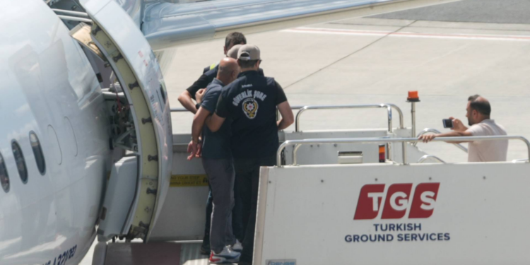 Havalimanında gözaltına alınan LeMan dergisi Yazı İşleri Müdürü tutuklandı